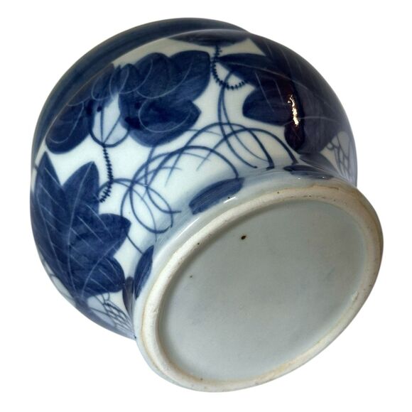 Vintage Hand-Painted Ceramic Chinoiserie Blue & White Lotus Bowl / Potpourri Pot - Picture 13 of 14